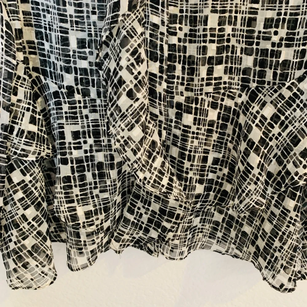 Chico's Blouse Size 3/US 16/18 Black White Metallic Gold Ruffle Front Semi Sheer